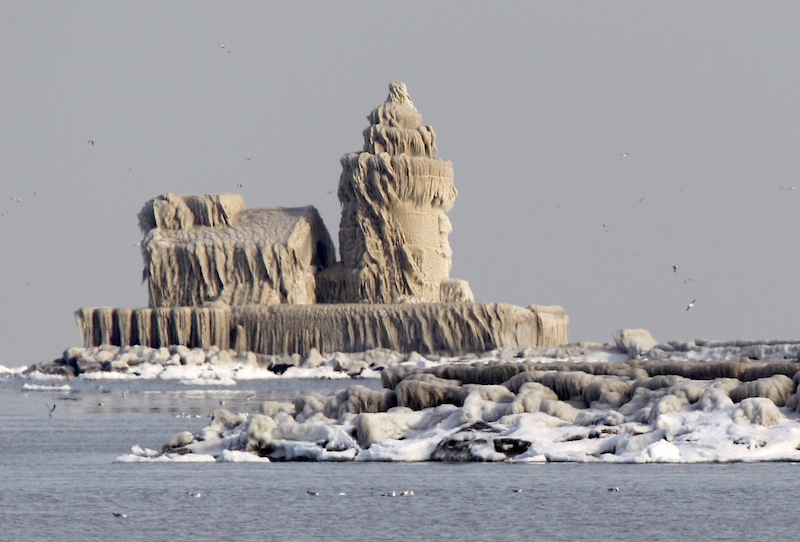 Illustration for article titled These alien-looking ice sculptures formed all on their own